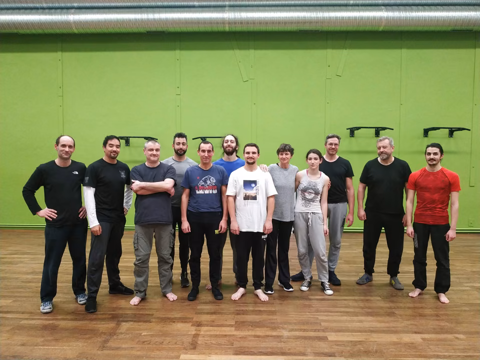 Photo de groupe de la saison 2022-2023, première année au PEC Arts Martiaux
